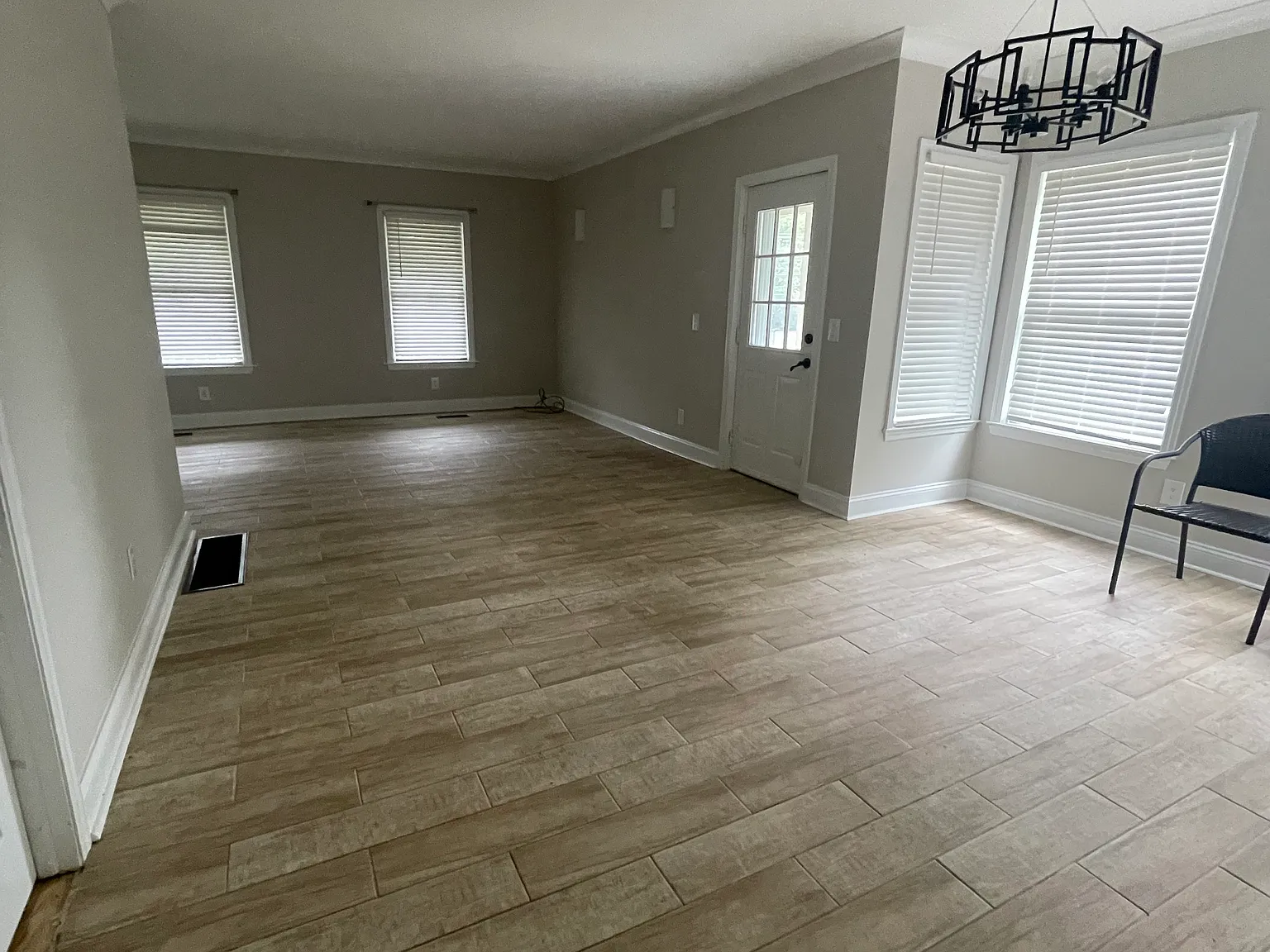 4 bed, 2318 sqft, $3,450 — Photo 3