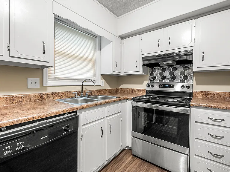 1009 Cedar Ave #6 — Photo 4