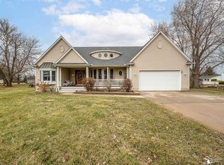 7611 Michelle St, Monroe, MI 48162