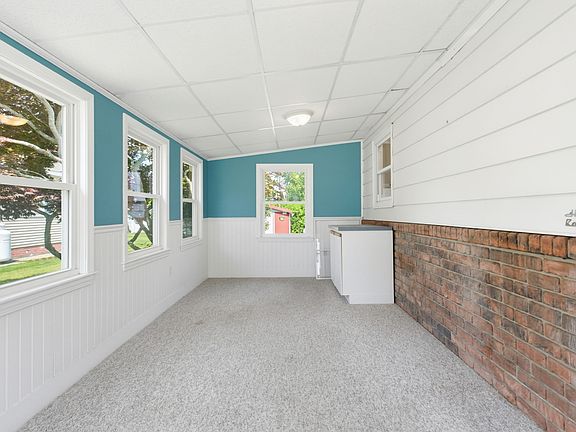 4th image of 18 Sunset Ln