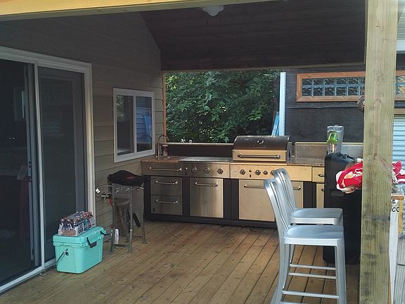 4th image of 3835 Elmhurst Rd