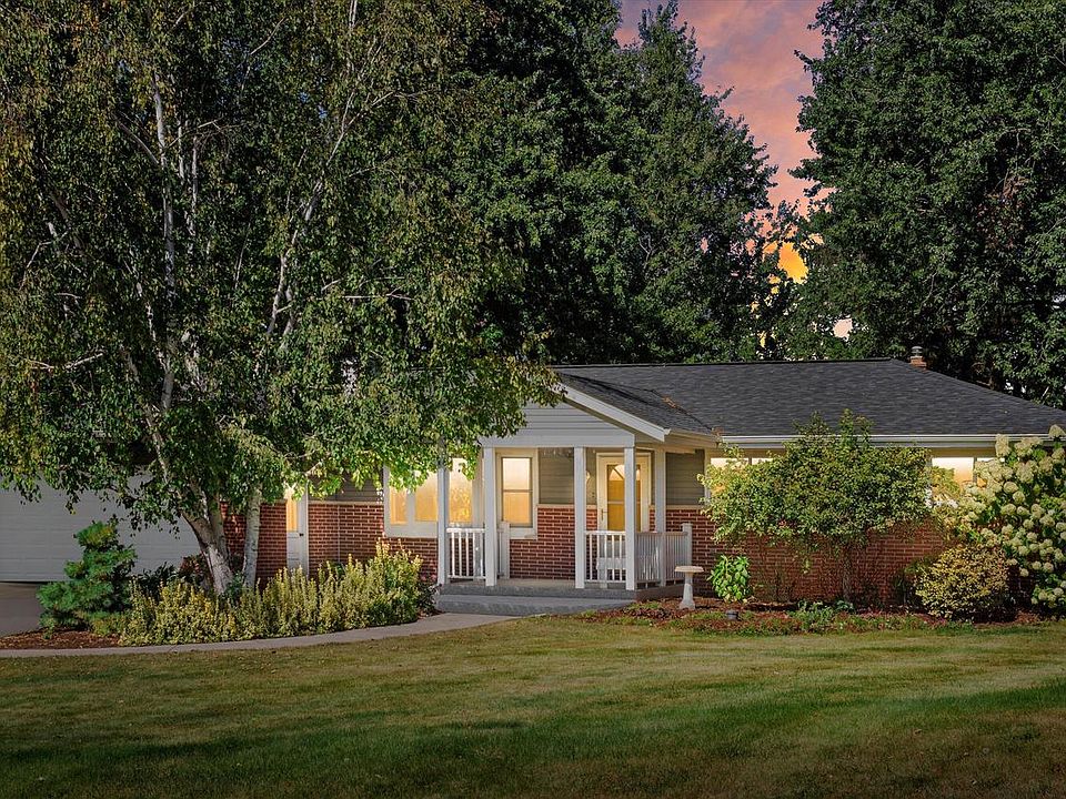 N56W36792 Cherokee ROAD, Oconomowoc, WI 53066 | Zillow