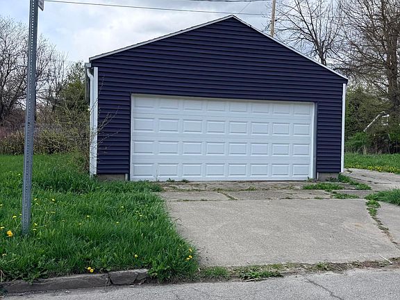 2nd image of 1102 Harding Dr