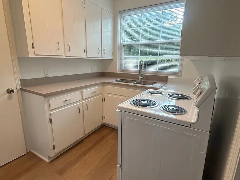 51 Columbus Dr #1 — Photo 7