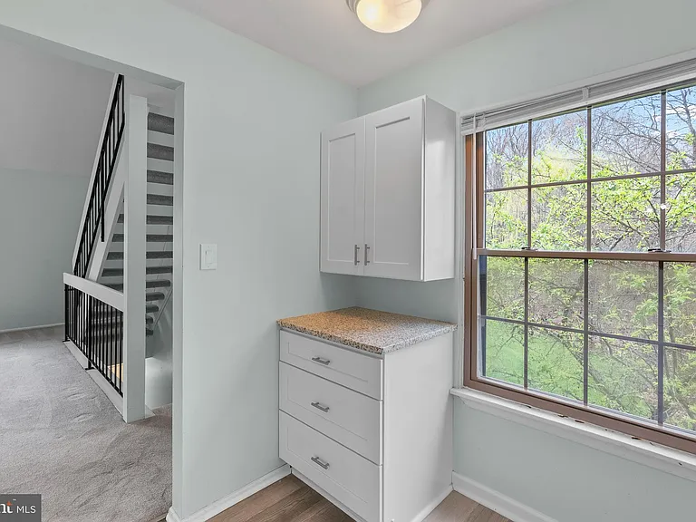 164 Bradford Ct #B — Photo 6