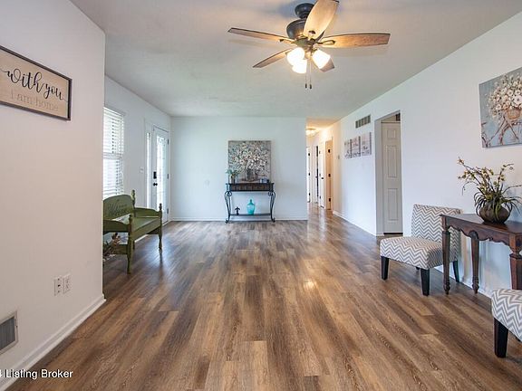 5th image of 208 Brooks Station Ln