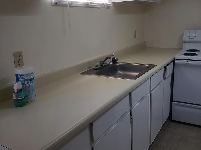 162-164 N Hale St #162 — Photo 2