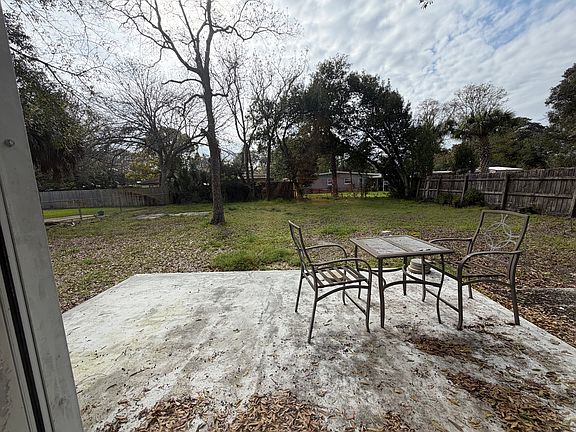 4th image of 12 Laurie Dr NE