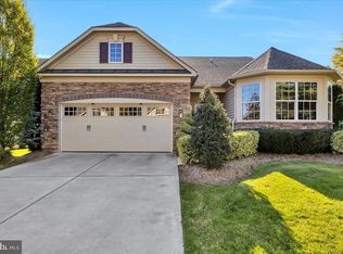 2 Leonardo Ln, West Berlin, NJ 08091