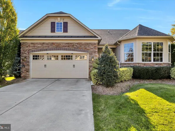 2 Leonardo Ln, West Berlin, NJ 08091