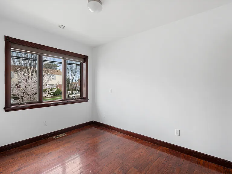 69-03 Cloverdale Blvd #1 — Photo 18