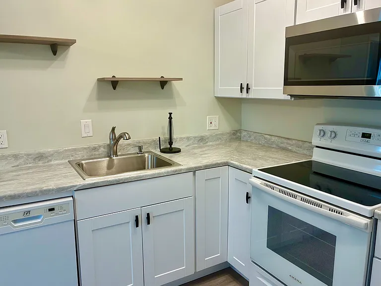 28 Sebastian Ave #C — Photo 16