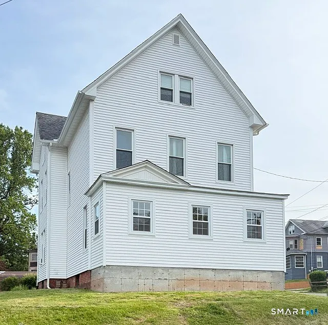 84 Alcove St #3