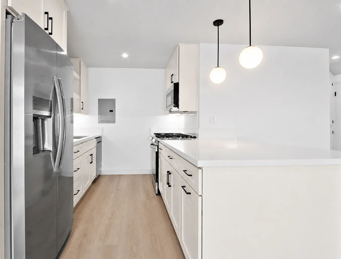 2 bed, 1.5 bath, 1300 sqft, $3,200 — Photo 3