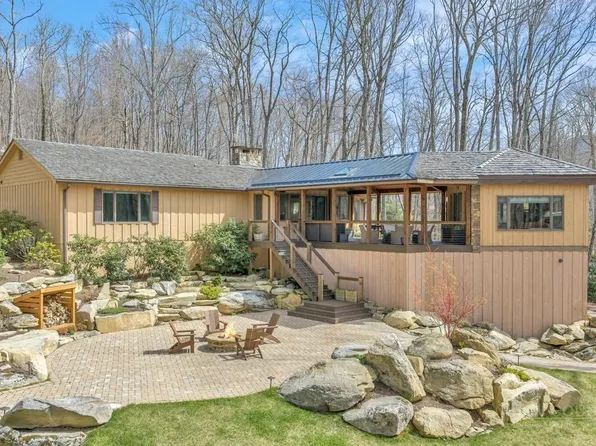 107 Rock Ledge Lane, Linville, NC 28646
