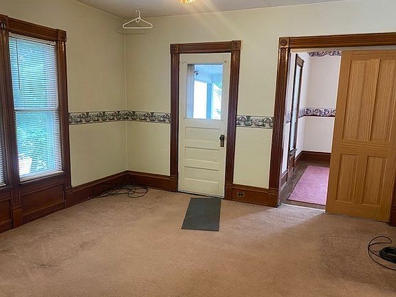 3rd image of 18 Crown St APT 2