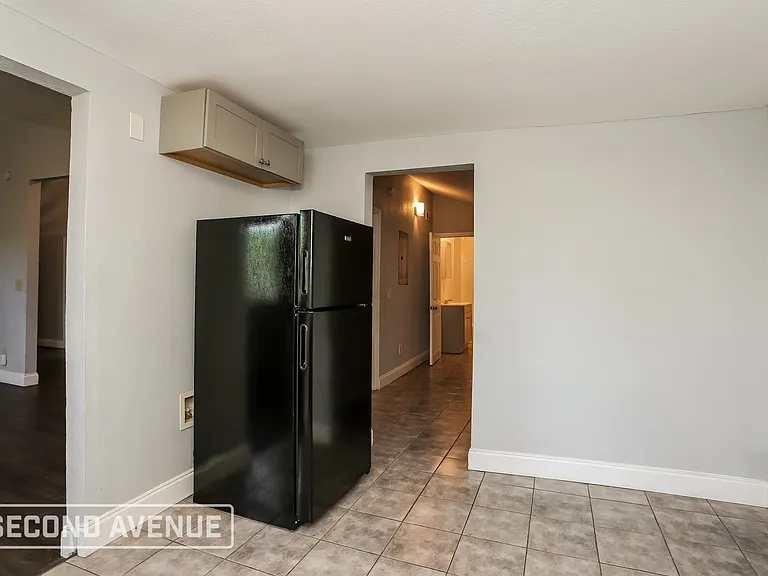 1619 Whitner St — Photo 5