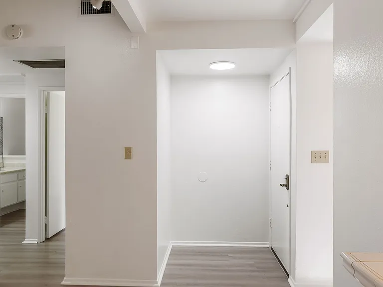 3565 W Savanna St #5 — Photo 4