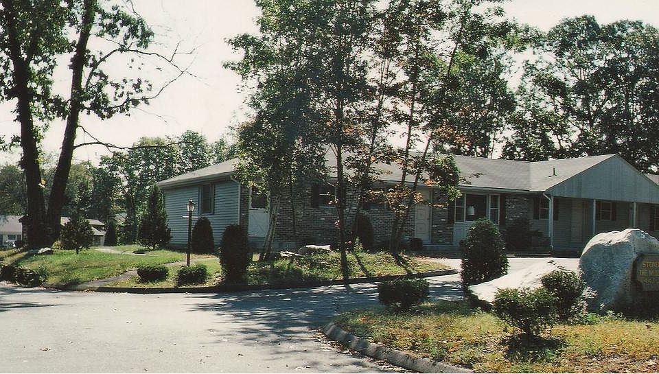 Stoneledge Apts Entrance