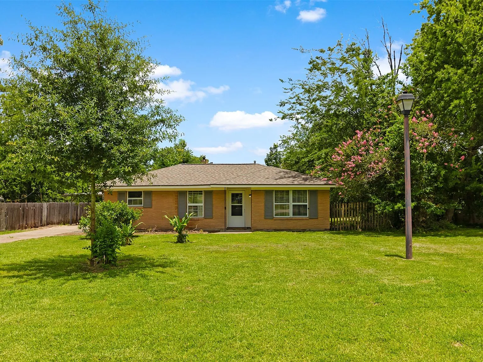 3 bed, 1.5 bath, 1358 sqft, $1,850 — Photo 1