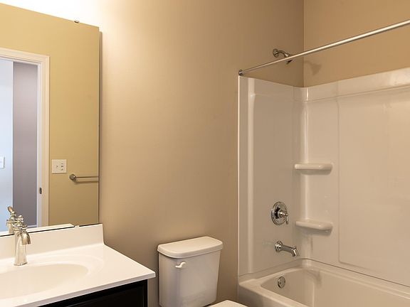 The Sarasota C Full Bath