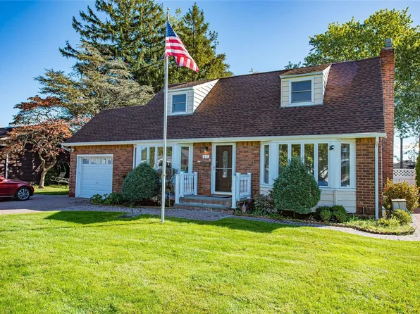 17 Gaymor Lane, Commack, NY 11725