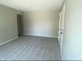 603 S Washington St #17, Papillion, NE 68046