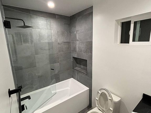 3rd image of 6055 Craner Ave #1