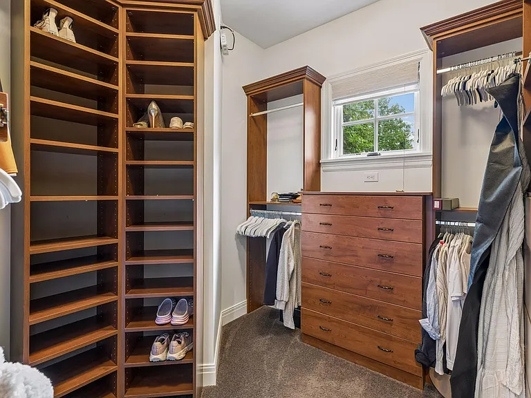 15700 Portico Dr — Photo 32