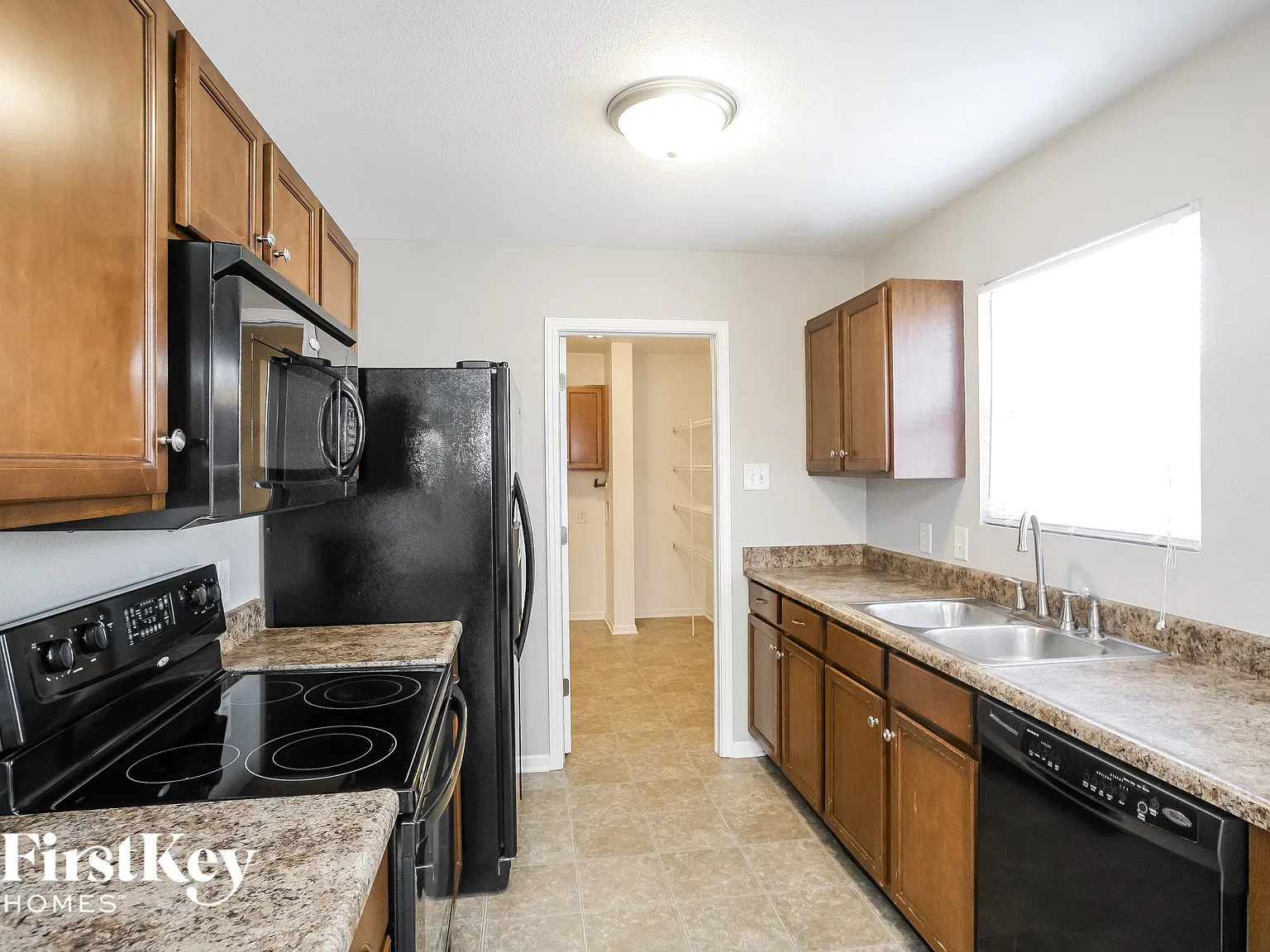3 bed, 2.0 bath, 1596 sqft, $1,875 — Photo 4