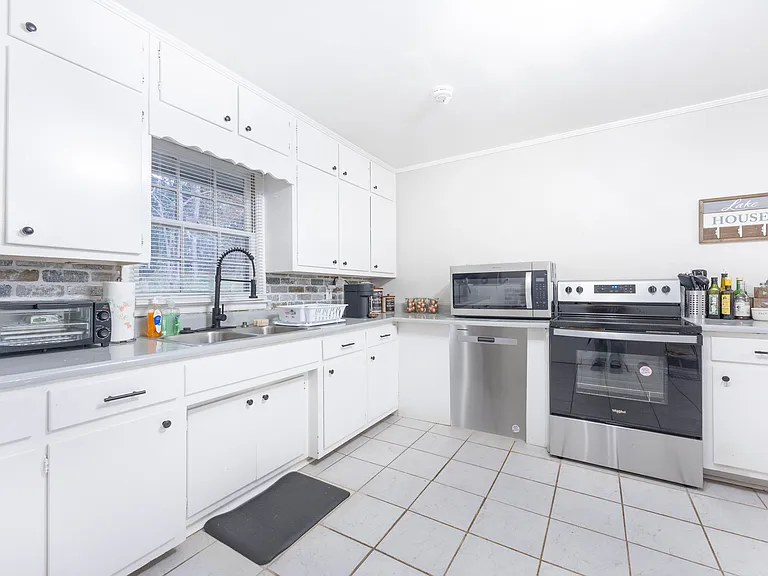 1286 Oak Hill Rd — Photo 8