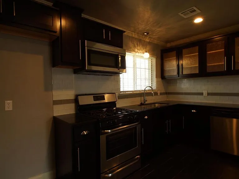 413 Winding Ln — Photo 3