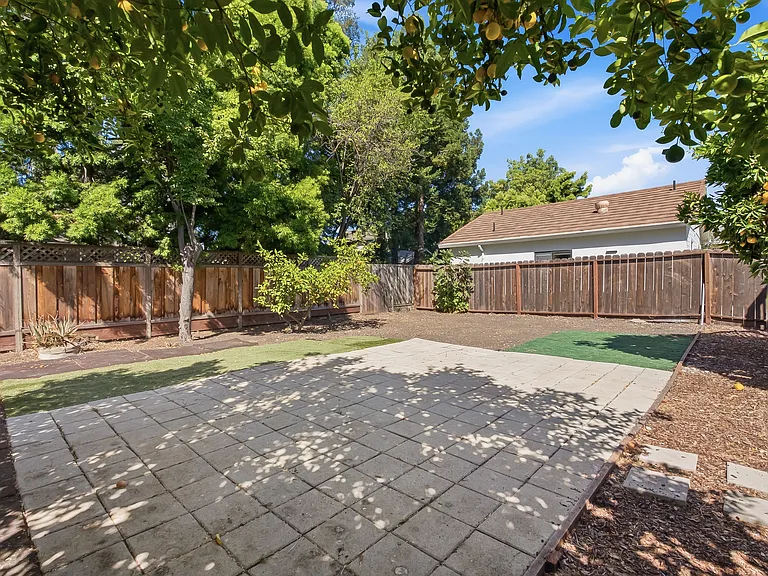 1162 Davis St — Photo 39