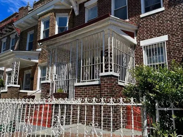 19 Campus Pl, Brooklyn, NY 11208