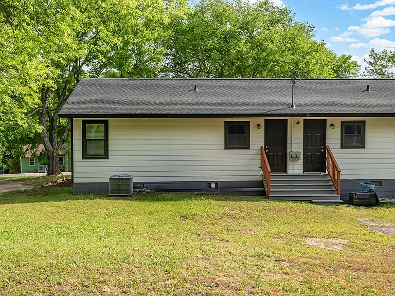 419 Ridley St — Photo 13