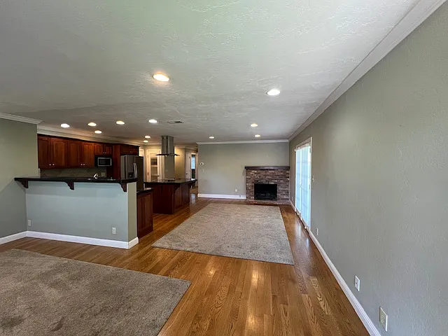 2 bed, 1150 sqft, $2,600 — Photo 2