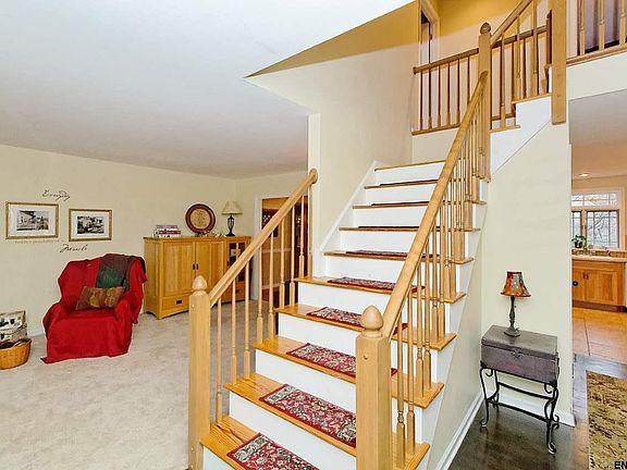 5th image of 35 Jamison Dr