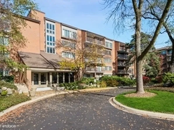 22 Park Ln Unit 220, Park Ridge, IL 60068