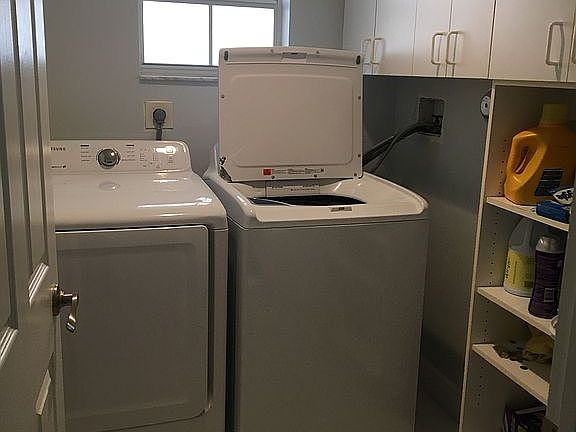 3rd image of 330 Lake Crest Ct