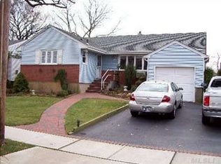 1422 Odell St, Wantagh, NY 11793