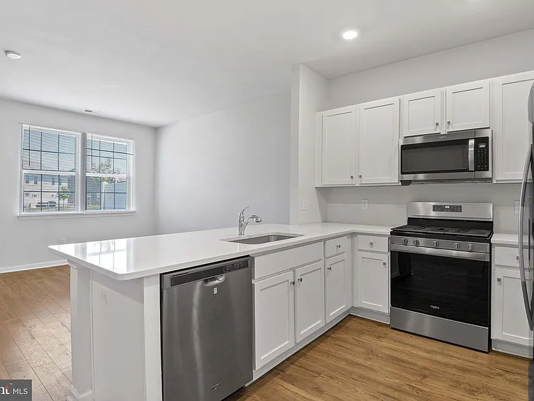 37 Arlotta St #37 — Photo 10