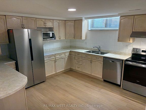 3rd image of 23 Sellmar Rd