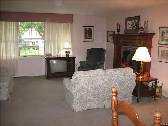 4th image of 139 Hillside Way