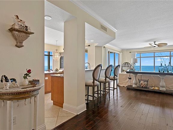 5th image of 11 Baymont St APT 901