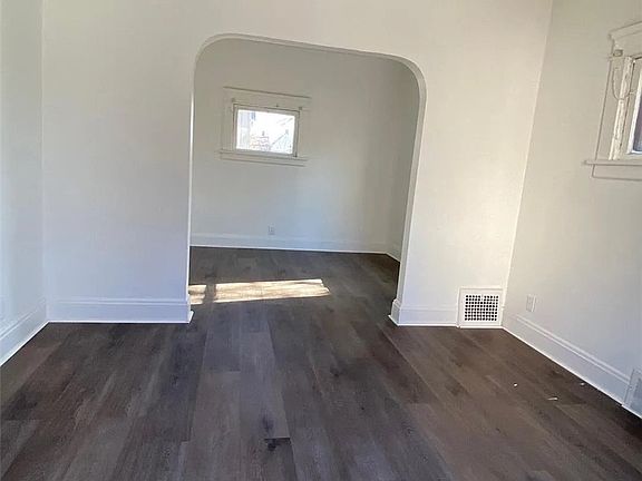 4th image of 6920 Hosmer Ave