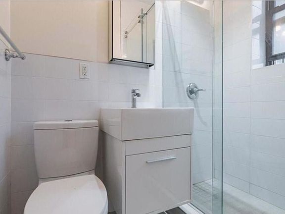 5th image of 1413 York Ave APT 12