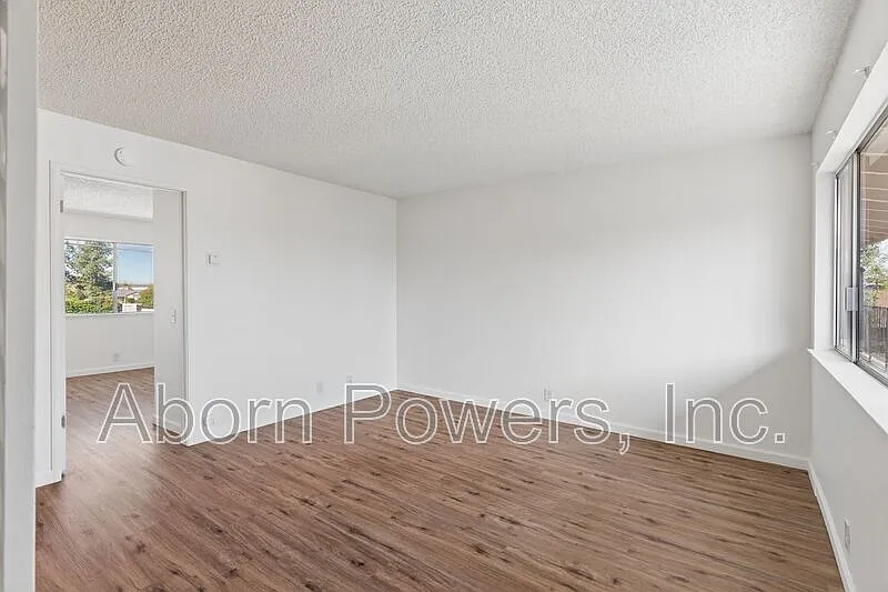 Building Photo - 1221 B St #10