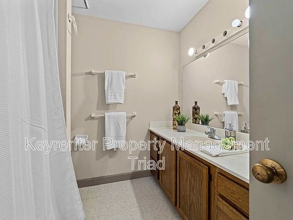 5th image of 211 McIver St Unit E