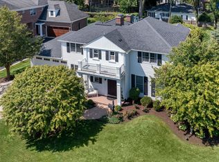 2224 Crabtree Ln, Northbrook, IL 60062