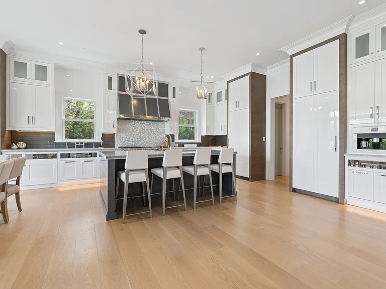 210 Bluff Rd — Photo 16